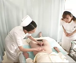 با راهنمایی عمویش دا ...